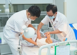 Bệnh nhân đầu tiên được nối thành công hai cẳng chân đứt lìa
